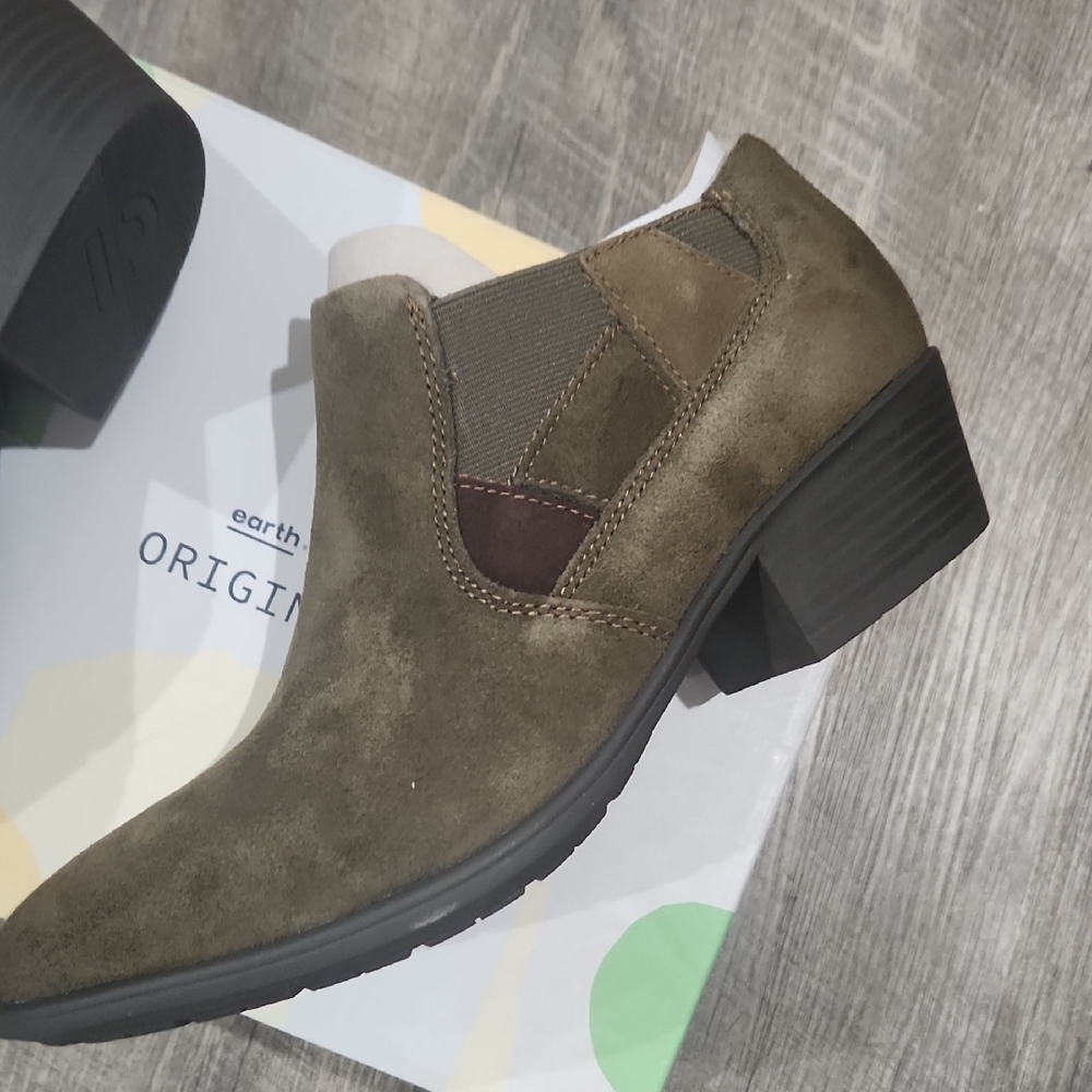 Earth Origins Women's Suede Olive Ankle Booties - Picture 3 of 7